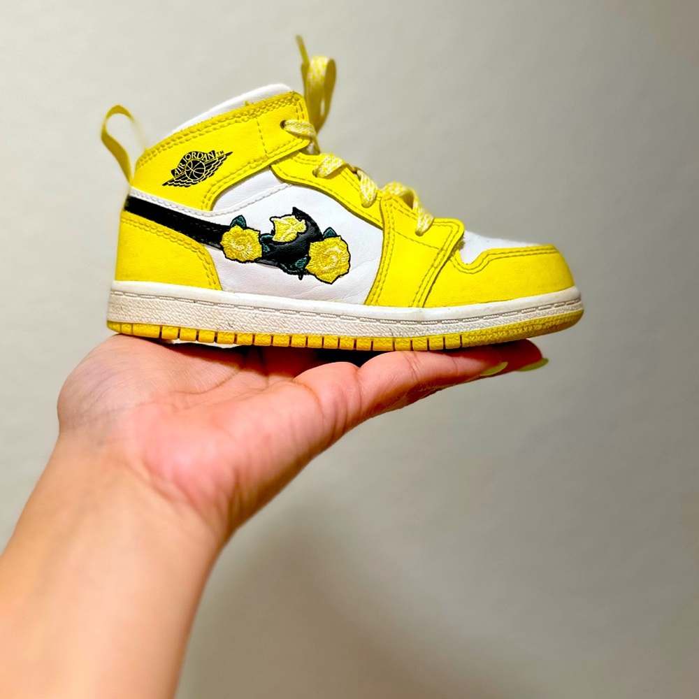 Air Jordan 1 Mid SE TD 'Rose Patch